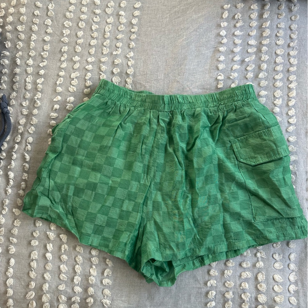 Lelis green checkered shorts with pockets!
